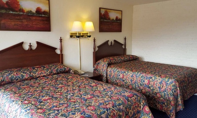 Grissom - Highland Hotel | 2 Double Beds Non Smoking, Red Carpet Inn, Mini-Fridge, Near Virginia Tech