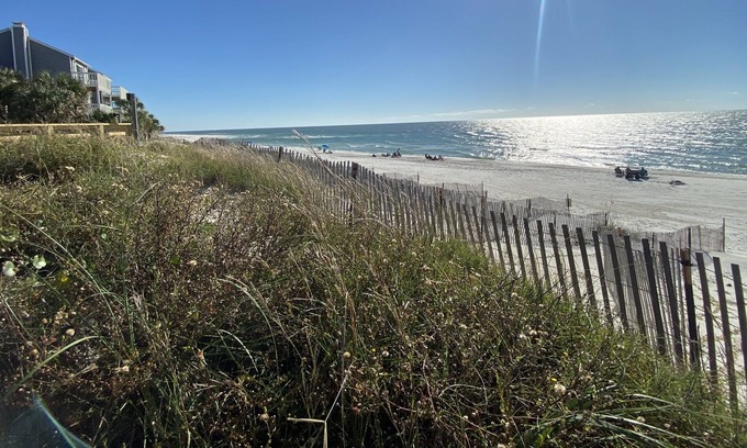 Port St. Joe House | 2 ensuite kings & twin room w/twin pullout, sleeps 7. Beach chairs & cart incl.