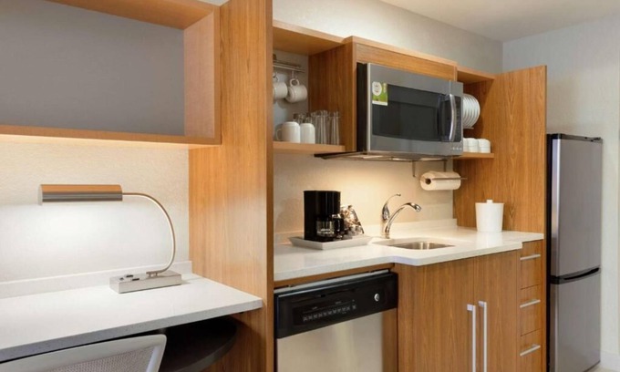 Florida City Hotel | 2 Family-friendly Units, Pets Allowed! Close to Homestead-Miami Speedway!