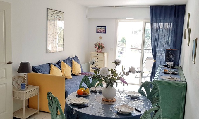 Saint-Raphael Apartment | 2 * for this beautiful sunny apartment in a Resi. of standing with swimming pool