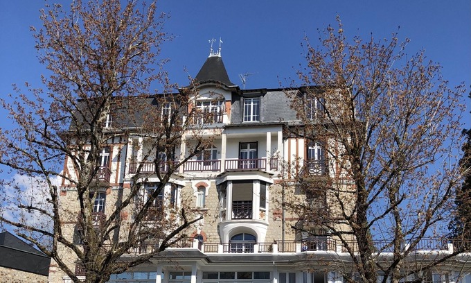 Bagnoles-de-l'Orne Apartment | 2-room apartment 37m2 facing arboretum park, 700m from the spa and 300m from shops