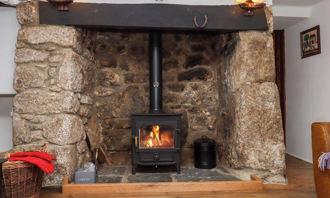 Manaton Cottage | 2 FREELAND COTTAGES, pet friendly, with open fire in Moretonhampstead