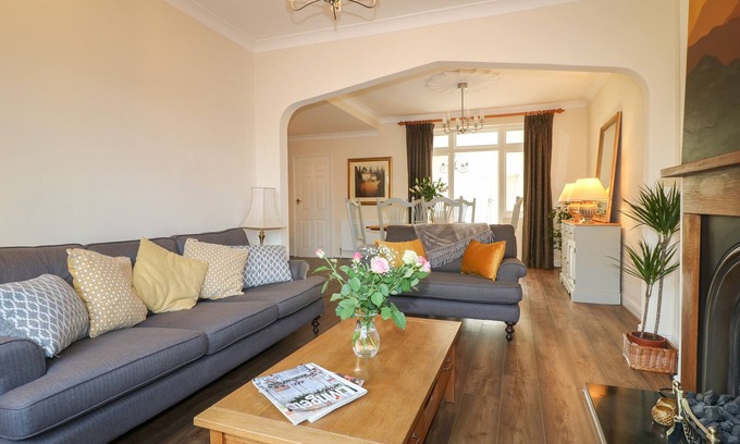 Melton Mowbray Cottage | 2 GLADSTONE AVENUE, family friendly, with a garden in Melton Mowbray
