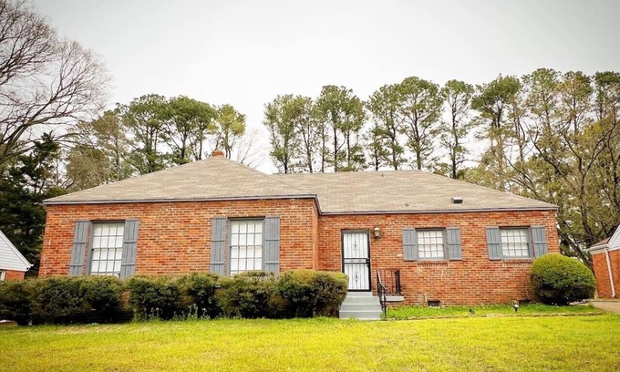 East Memphis House | 2 houses 8 rooms central locatio