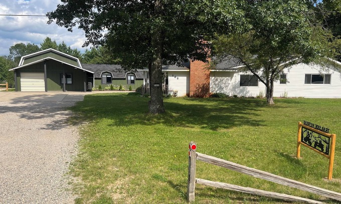 St. Helen House | 2 houses, huge yard, dog-friendly, close to ORV trails and lakes