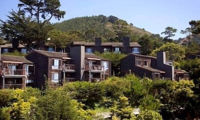 Carmel Highlands Resort | 2 Hyatt Club Carmel , Comfy Beds, Spa, Concierge