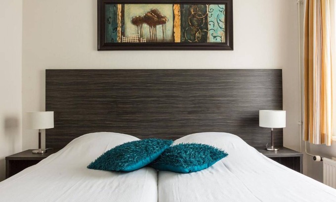 De Bult Hotel | 2 Ideal Rooms w/Balcony | Theme Park & Nature Reserve Nearby