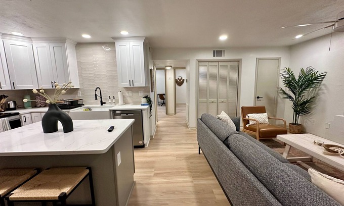 East Ocean View Apartment | 2 king beds -2nd floor walk 2 beach apt1