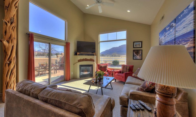 Moab South Valley House | 2 King Beds, Amazing Views, Pool-seasonal & Hot tub-year round