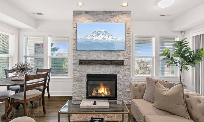 North End Condo | 2 King Suites in Old Town | Bay Views + Patio + Garage!