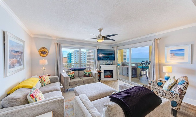 Redington Shores Condo | 2 Kings! Pool & Beach View! Updated, Steps to Sand - 502
