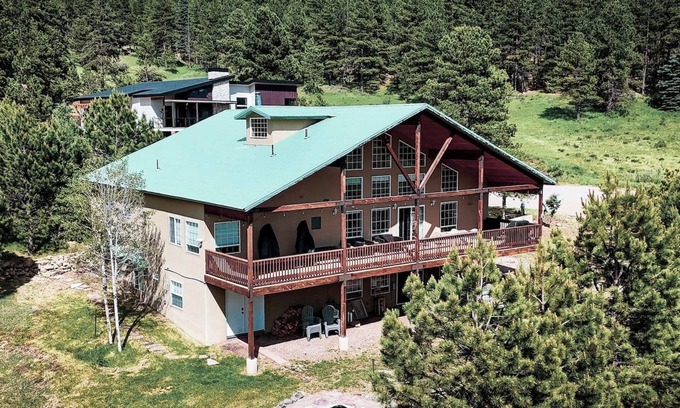 Angel Fire House | 2 kitchens, hot tub, playroom, non-toxic, <5 to golf