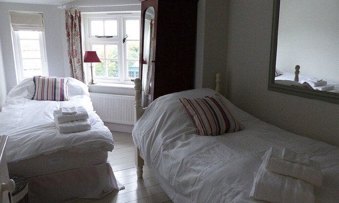 Walberswick House | 2 Lorne Cottage - Charming 3-Bed Cottage on The Green, with Sea Views. Sleeps 6