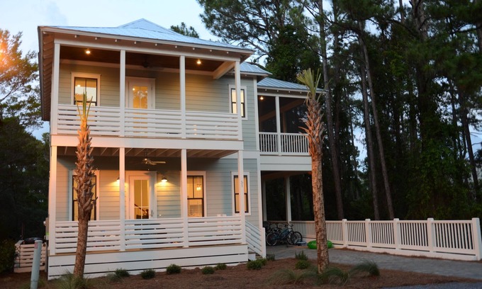 Lakeside at Blue Mountain Beach House | 2 Master Suites, 4 Bedroom, Five ★ Home, Gourmet Kitchen - short walk to beach