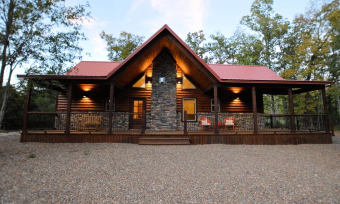 Hochatown Cabin | 2 Master Suites W/king Beds. Hot tub, and Fireplace A Luxury Cabin