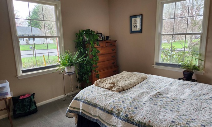 Blacksburg House | 2 mi from VT campus. Great house - football games, graduation, or campus visits.