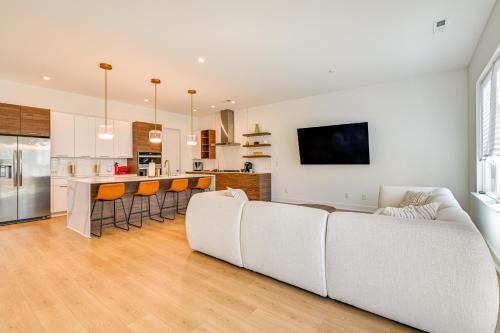 Biddleville House | 2 Mi to Bank of America Stadium Townhome with Patio