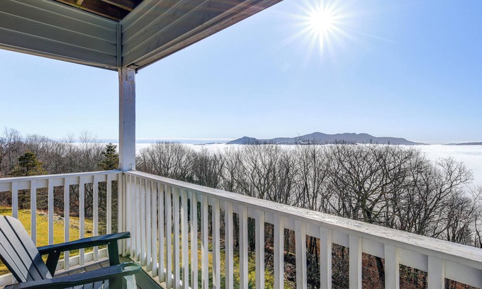 Banner Elk Condo | 2 Mi to Beech Mtn: Fully Remodeled Condo w/Patio!