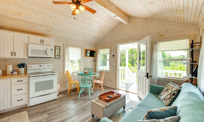 Carrabelle House | 2 Mi to Carrabelle Beach: Home w/Yard & Porch
