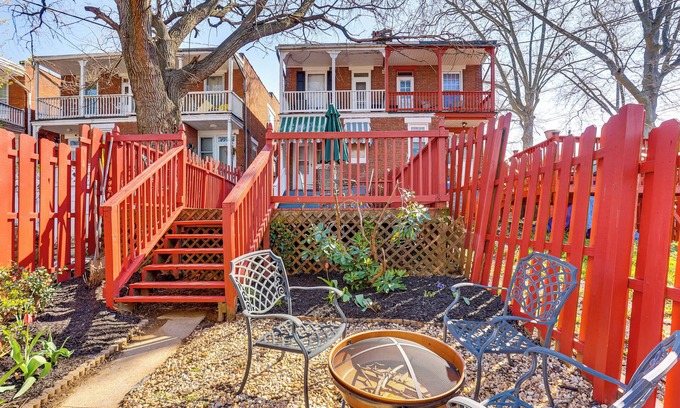 Harrisburg - Hershey House | 2 Mi to Dtwn: Harrisburg Escape w/Furnished Deck!