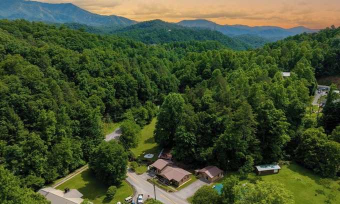 Gatlinburg House | 2 Mi to Dtwn: Spacious Gatlinburg Home w/Hot Tub!