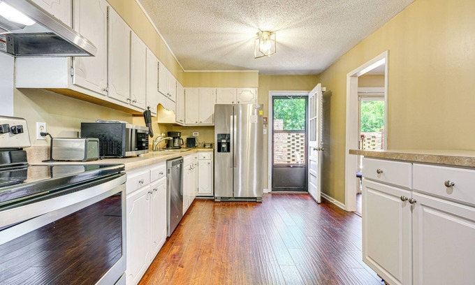 High Point Apartment | 2 Mi to High Point University: Townhome w/Patio