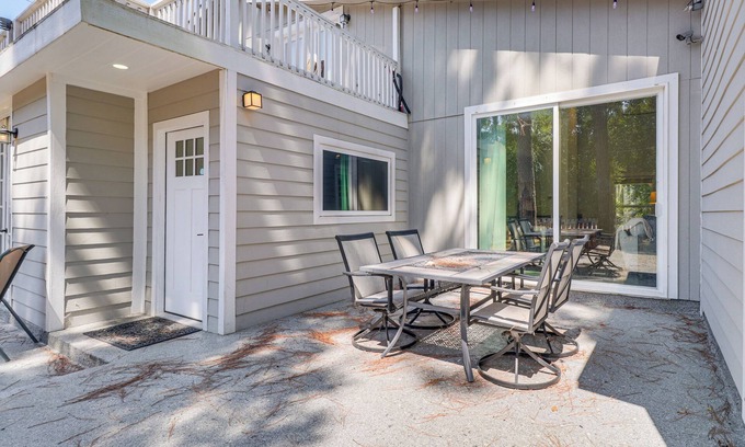 Camp Swift Cottage | 2 Mi to Lake Bastrop! Modern Lost Pines Retreat