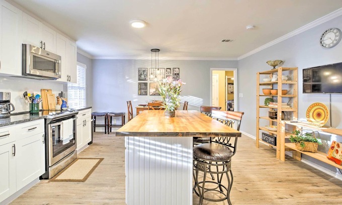 Acworth Cottage | 2 Mi to Lake: Dreamy Acworth Home!