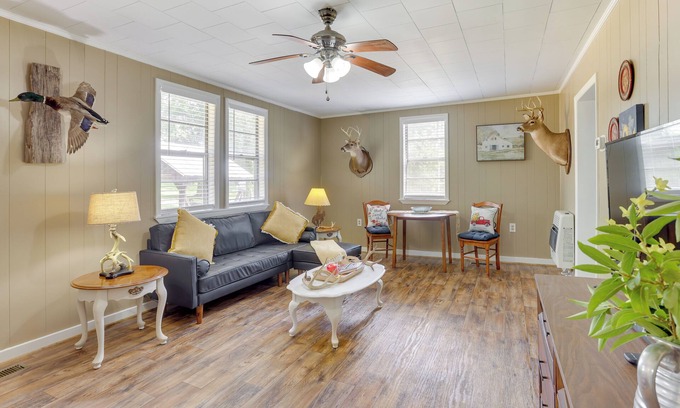 Lineville Cottage | 2 Mi to Lake: Lineville Farmhouse w/Fire Pit