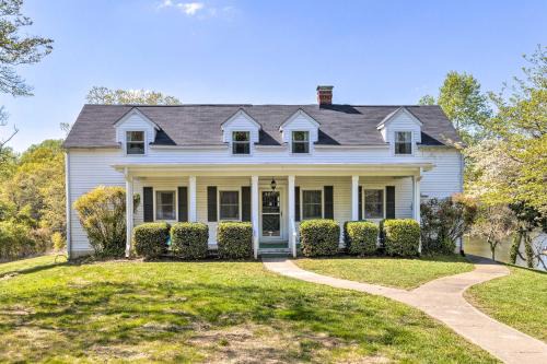 California House | 2 Mi to Lighthouse Waterfront Home with Dock!