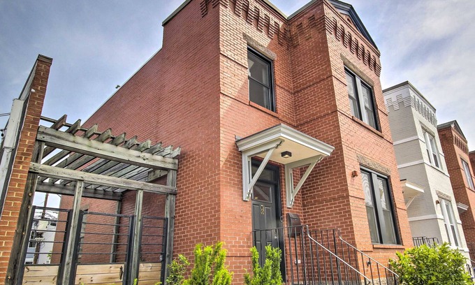 Le Droit Park House | 2 Mi to National Mall: Modern DC Retreat w/Patio