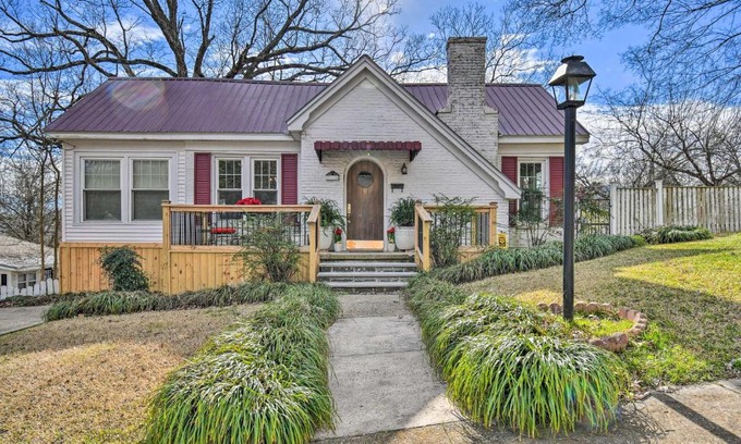 Hot Springs House | 2 Mi to Oaklawn Casino Home with Peaceful Yard!