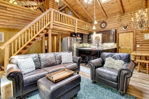 Show Low House | 2 Mi to Show Low Lake Log Cabin with Large Yard!