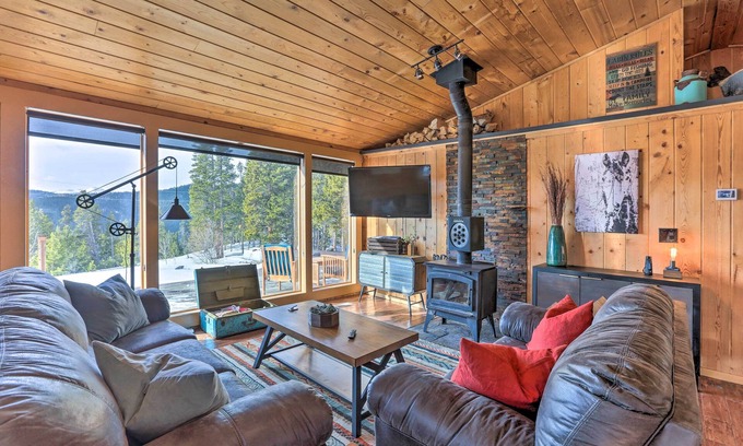 Saint Mary's Cabin | 2 Mi to St Mary’s Glacier: Modern Cabin w/Hot Tub