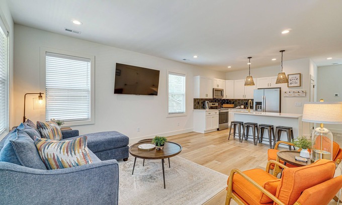 Knoxville House | 2 Mi to UT: Modern Retreat w/Covered Porch