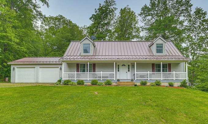 Warsaw House | 2 Mi to Woodbury Wildlife Area: Cozy Farmhouse!