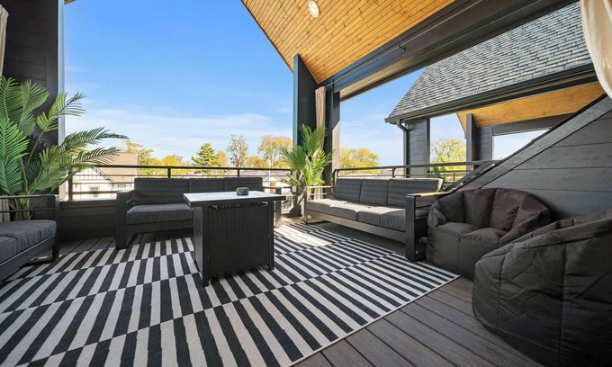 North Nashville House | 2 Miles from Broadway | Rooftop Lounge!