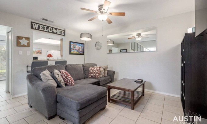 South Lamar Apartment | 2 Miles to DT | Updated Pet-Friendly Home for Four