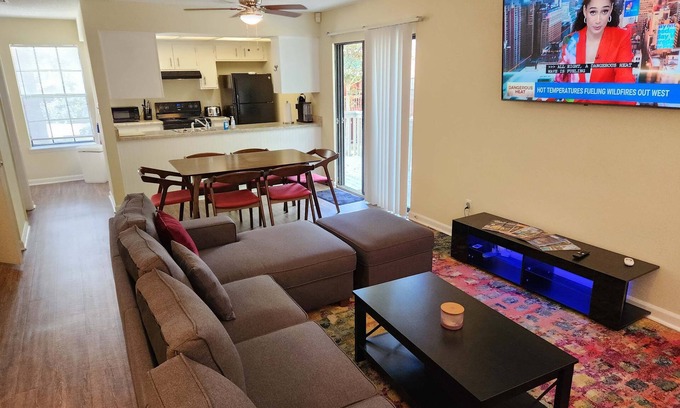 Tallahassee House | 2 miles to FSU-Twin King Master Beds-Pool!