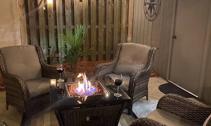Wilmington House | 2 miles to UNCW, 5 miles to the beach & the best central location in town!