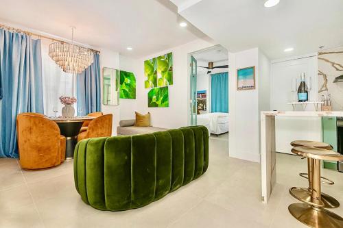 South of Fifth Apartment | 2-Min to Beach, Upscale Enclave