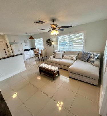 Lauderdale-by-the-Sea Apartment | 2 min walk to beach with free parking at Lauderdale 17-1