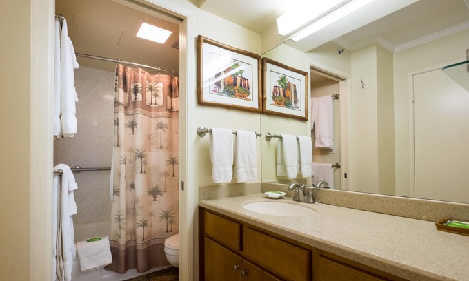 Diamond Head - Kapahulu - St. Louis Condo | 2 min walk to the beach/Parking , Kitchen , Pool