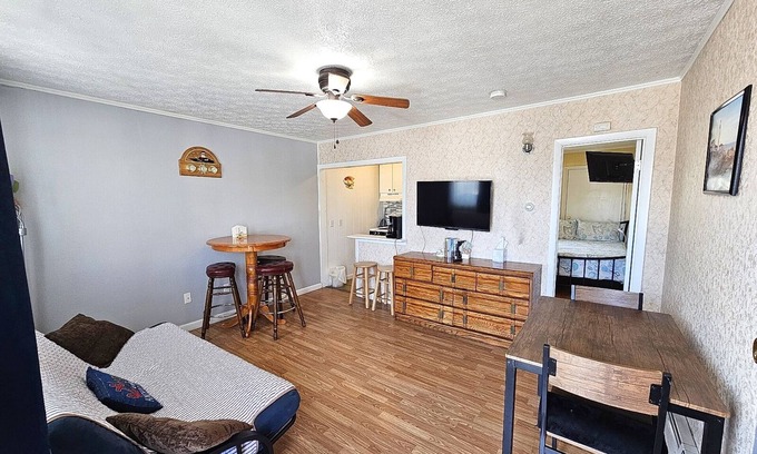 Old Orchard Beach Condo | 2 min walk to the beach. Pet friendly condo