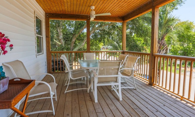 Isle of Palms House | 2 Minute Walk to Quiet Section of Beach! Covered porch, outdoor shower, renovated kitchen & more!