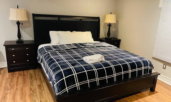 Westminster Apartment | 2 minutes to the mall, home away from home, cool neighborhood parks, restaurant.