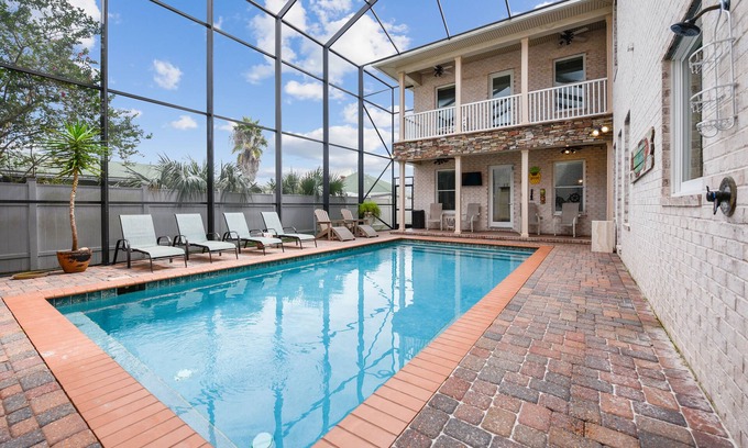 Bid-a-wee Beach House | 2 minutes walk from Bid-A-Wee beach Luxury house w/salt water pool