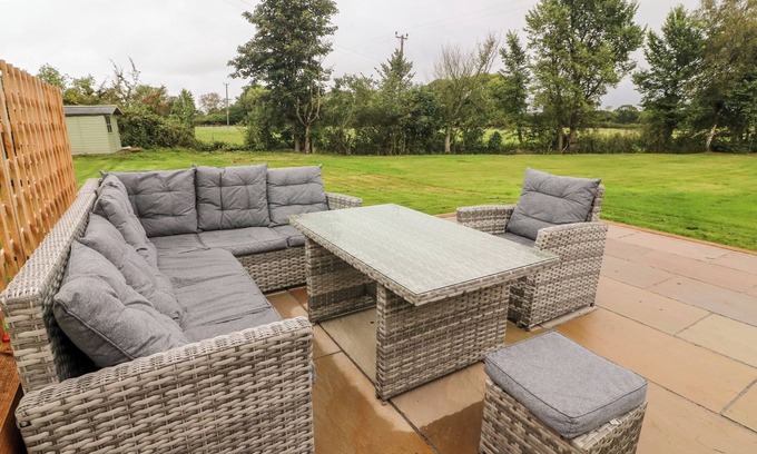 Knott End-on-Sea Cottage | 2 MORTON COTTAGES, pet friendly, with open fire in Garstang