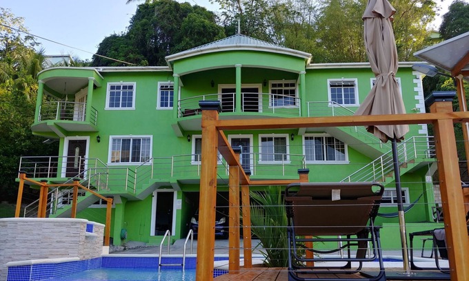 Marigot Bay Apartment | 2 Mountain View Apartment With Pool