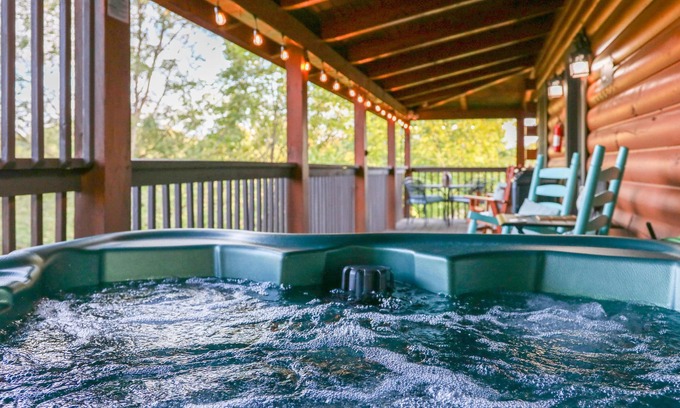 Sevierville Cabin | 2 Mstr Bdrm suites✅Fast WiFi✅Mtn Views/Hot Tub*Arcade-Game Room*Resort Pool